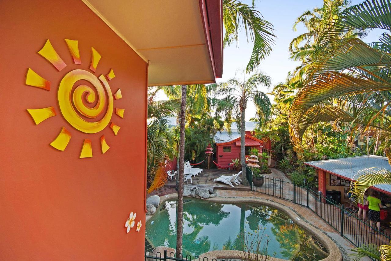 Hostel Travellers Oasis Cairns Exterior foto